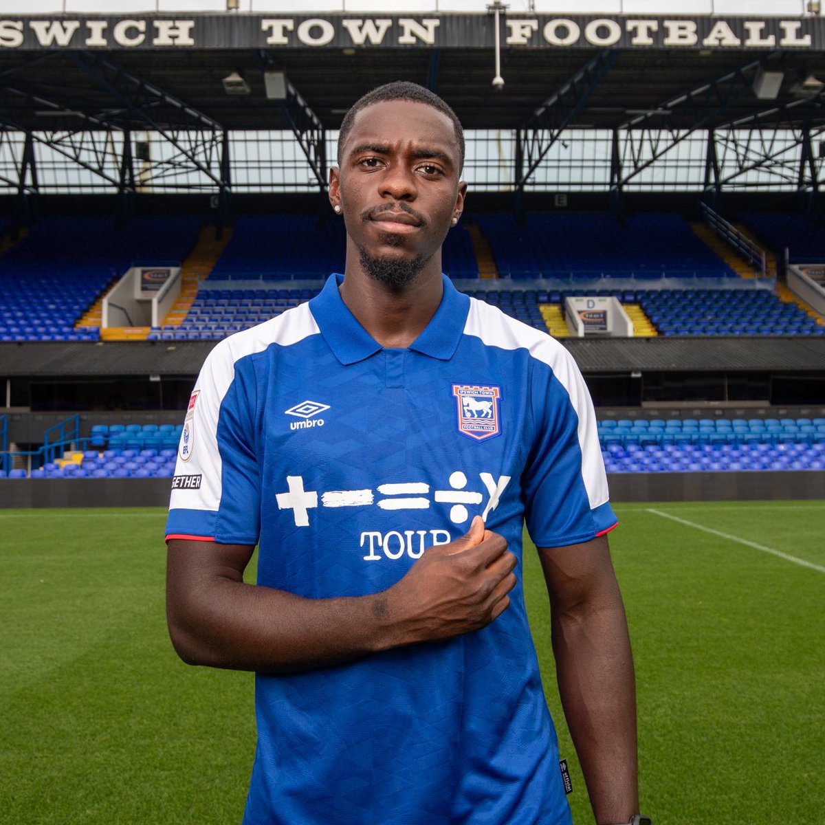 doublepivot_id's tweet photo. โผ๏ธResmi! Axel Tuanzebe bergabung dengan Ipswich Town dengan status bebas transfer setelah meninggalkan Manchester United. Kontrak satu tahun dengan opsi satu tahun lagi.
Wih beruntung banget nih Tuanzebe bisa satu tim sama pemain Timnas Indonesia, Elkan Baggott! ๐ฎ๐ฉ
#DoublePivot https://t.co/6onKo5dHoB