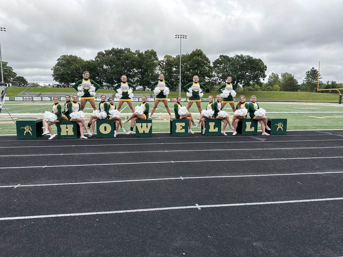 Howell__Cheer's tweet photo. Great night cheering on our team over Salem! Taking that win made it extra sweet! @HowellAthletics @HowellMISchools @FootballHowell https://t.co/K3CXt56XiW