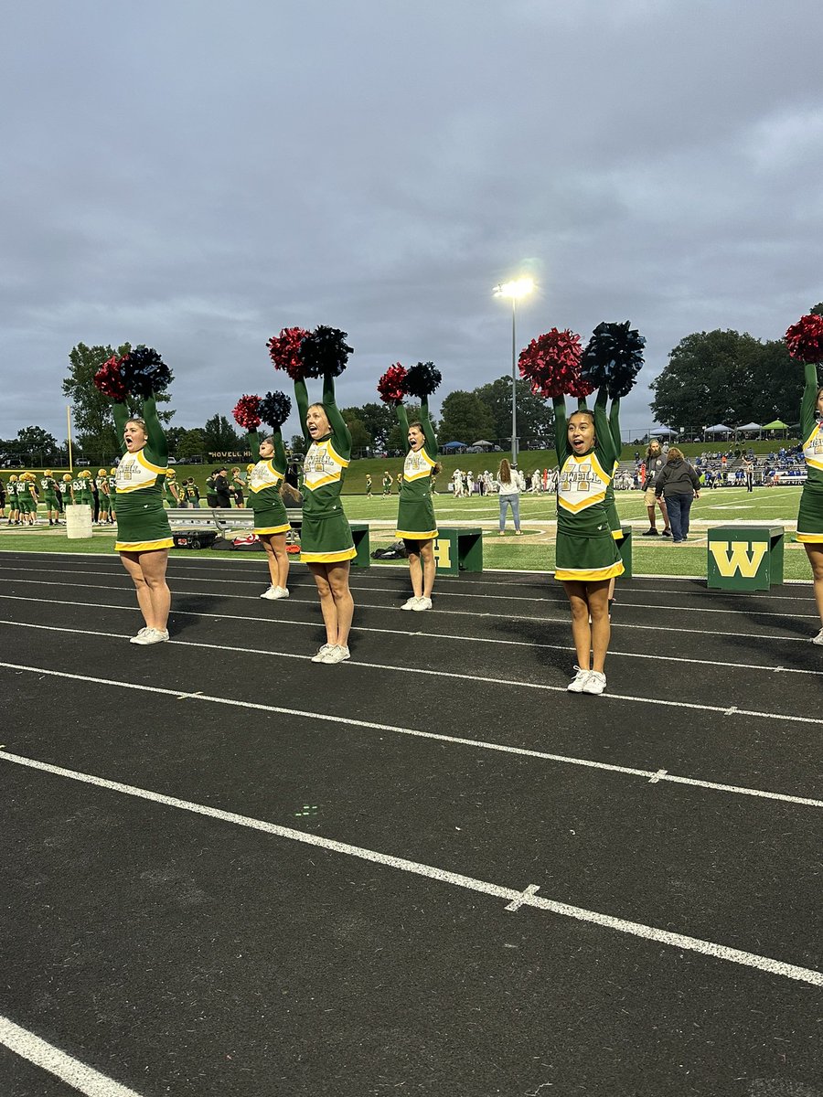 Howell__Cheer's tweet photo. Great night cheering on our team over Salem! Taking that win made it extra sweet! @HowellAthletics @HowellMISchools @FootballHowell https://t.co/K3CXt56XiW