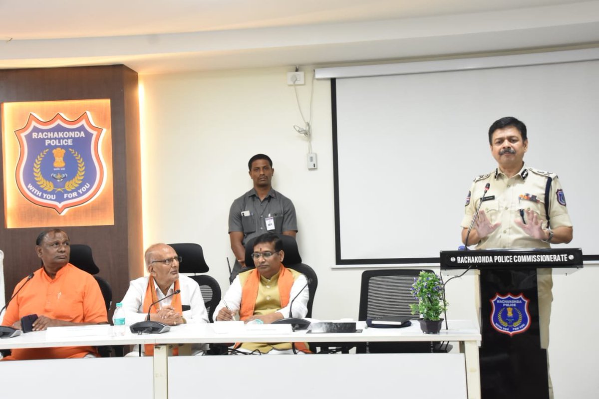 MalkajgiriCop's tweet photo. Elaborate #SecurityArrangements for #GaneshFestival: #CP_RCK Sri.#DS_Chauhan_IPS holds a coordination meeting with Bhagyanagar #GaneshUtsavSamithi members & other Departments today at #CP_Office, Neredmet regarding the security arrangements for the forthcoming #GaneshFestival. https://t.co/Z0y6U7Nq4x