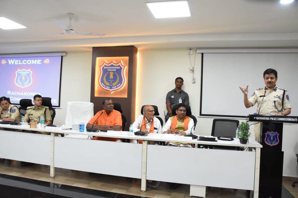 MalkajgiriCop's tweet photo. Elaborate #SecurityArrangements for #GaneshFestival: #CP_RCK Sri.#DS_Chauhan_IPS holds a coordination meeting with Bhagyanagar #GaneshUtsavSamithi members & other Departments today at #CP_Office, Neredmet regarding the security arrangements for the forthcoming #GaneshFestival. https://t.co/Z0y6U7Nq4x