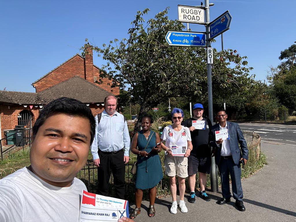 JoeMcnicholl's tweet photo. Fantastic to be out campaigning in #Mayesbrook this morning for @sharfarazbd with one of local associations, @WestHamCons who have been so helpful! https://t.co/dx8mAkin10