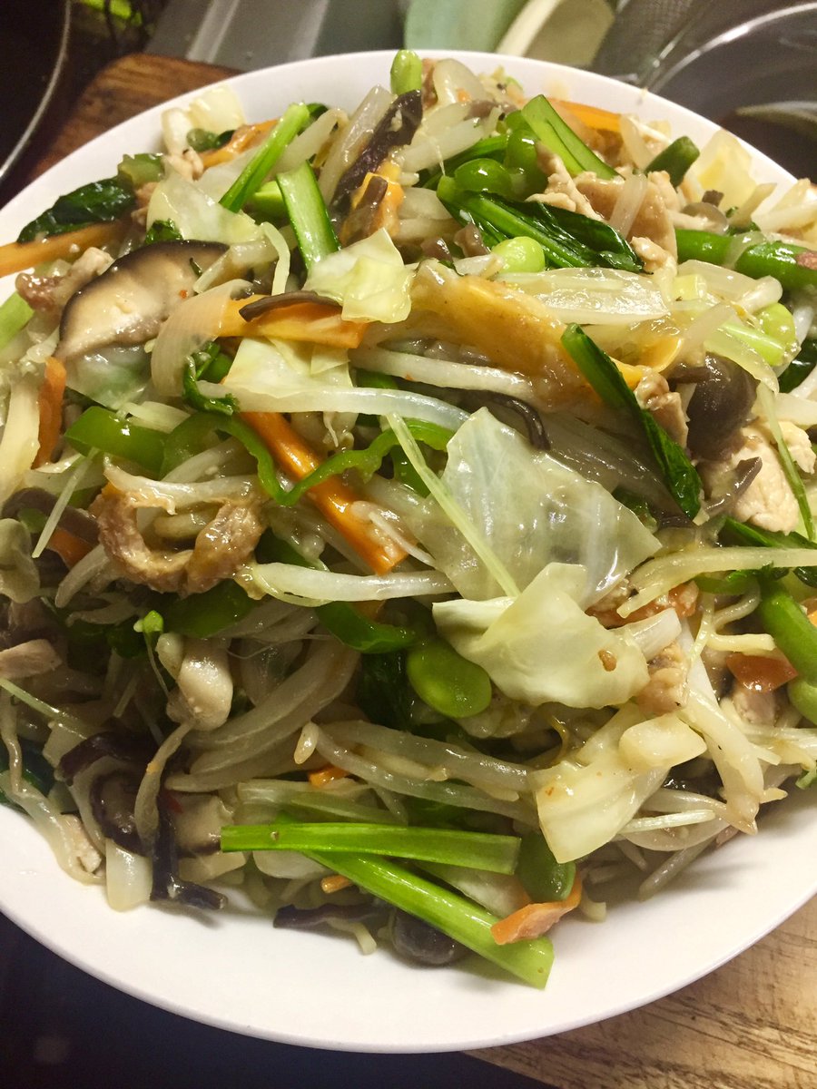 JuniDopeFresco's tweet photo. I made chicken w mixed vegetables over pan fried noodles for my dinner.
You can’t see noodles, cos l used lots of vegetables...
Off course, sooo damn yummy as always!
カッコつけて英語で呟きました。あってるか知らんが…。
#food #dinner #麺類 #夜ご飯 #炒め物 #おうちごはん https://t.co/qOesQocJ0s