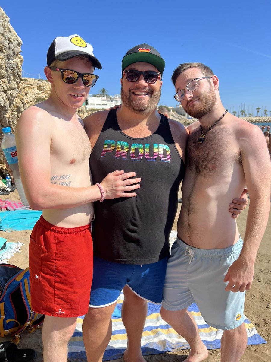 ibearmeow's tweet photo. Another fun beach day with the boys! It’s been a fun week in Sitges! #Bear #Chaser #BearWeekSitges #Gaymer #LGBTQ #Spain #Vacation #Meow https://t.co/xBXjOZAYss