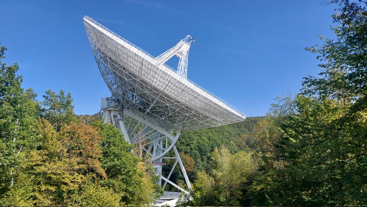 AstroStijn's tweet photo. Dat het leerrijk was in #Effelsberg #radiotelescoop #MaxPlanck!
Nu op weg naar @Gasometer_OB https://t.co/TX6IpoNXB0