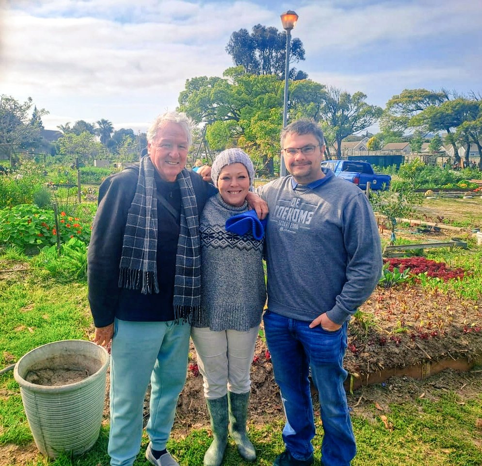 KaapseCapeForum's tweet photo. | Omgewingsake |

Die #KaapseForum &amp; #GreenforLife het vanoggend saam met ons nuutste netwerkvennoot, Apple Tree Initiatives NPC. Saam 'n oesdag by die Brackenfell gemeenskapstuin gevier. Daar is groot planne vir 2024. So sluit aan &amp; hou hierdie spasie dop! https://t.co/ptgAroQws6