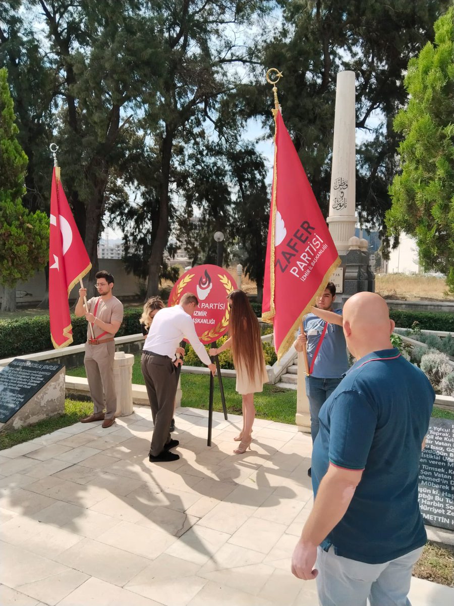 birceturker's tweet photo. 9 Eylül 1922 günü süvari birliklerinin emniyetini sağlamak için öncü manga olarak ilerleyen 4 Kahraman Mehmetçiğimizin şehit olduğu ve defnedildiği yer Halkapınar İstiklal Şehitliği’nde çelenk sunumu yapıp dualar okuduk. 
@umitozdag @BoyunagaSeckin https://t.co/SQFrbrao97