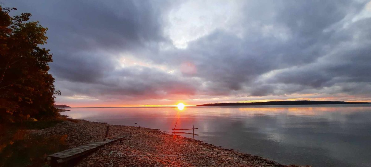 bagida_waad's tweet photo. Good morning. The reflection of the clouds on the bay is beautiful. Preparing to head to a Shoreline Cleanup - Southampton shortly. I hope you can join us. Thank you, Andrew, for sharing such a peaceful view. #goodmorning #sunrise #reflection #clouds #shorelinecleanup #Saturday https://t.co/wI5hXWwuj9