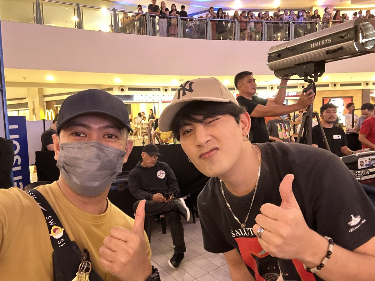 CPas1220's tweet photo. Papaano kaya kapag pinagsamasama ang mga kapatid ng mga bias (@vienac_ #PLUUSGab, @HaroGalang) at wrecker @maegan_mdn ko sa isang group?
ANG LAKAS siguro.. #SUPERVISUAL
Thanks @clfrnia_maki for the pic!! Ung “Saan” Band Version lupeeeeett nun sana may official audio. Hehe https://t.co/6APfX1jFdf