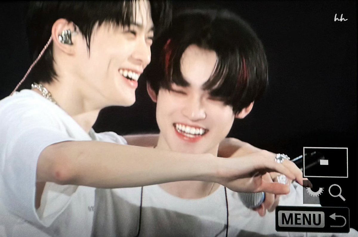 もう……………………どうしたらいい…………こんなにかわいく…こんなにかわいく笑っててさ…かわいい歯見せながらとびきりのスマイル浮かべててさ……宝物すぎる…天から舞い降りた宝物すぎるよ