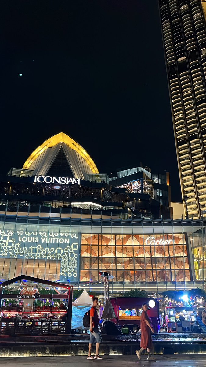 llswafll's tweet photo. sep nights in bangkok https://t.co/8OZ4x63f5V
