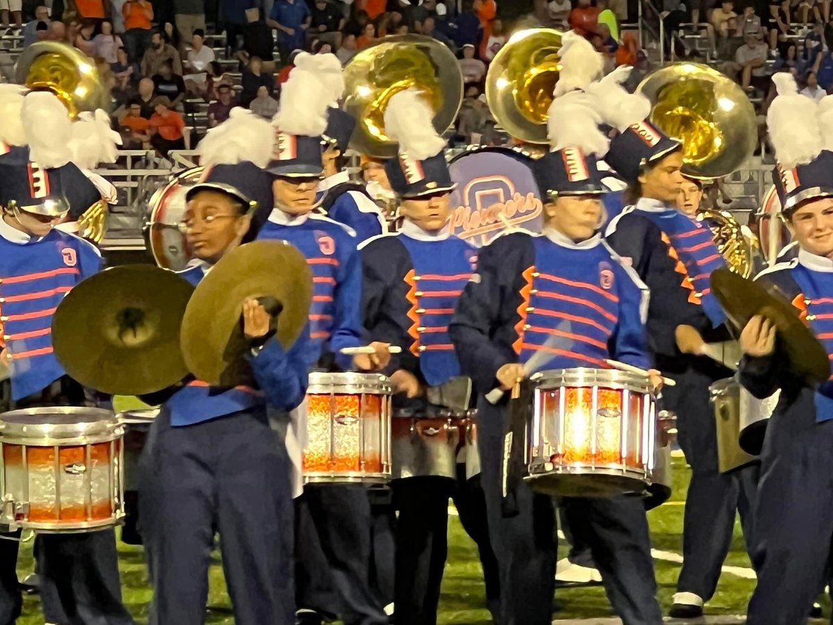 OrangeBandFans's tweet photo. Family….it’s what makes Friday night’s special no matter the score. #orangeis @OOHSprincipal @oohspit @oohsJUICE @orangefbcoach @OOHSCheer https://t.co/WMwWCeZwdl