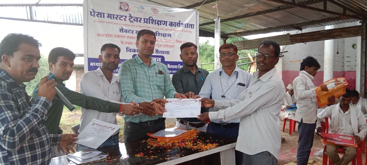 JamunaNinama's tweet photo. दिनांक 09/09/2023 ग्रा. प. कुंडा सेक्टर ब्लॉक सैलाना जि रतलाम में Pesa मास्टर ट्रेनर प्रशिक्षण कार्यशाला pesa जि. समन्वयक दिनेश वसुनिया  pesa Act moblaizar, PESA Act समिति अध्यक्ष, सदस्य, समाजसेवी, कोटवार   ग्राम वासियों आदि। https://t.co/7lvwjC4m0S