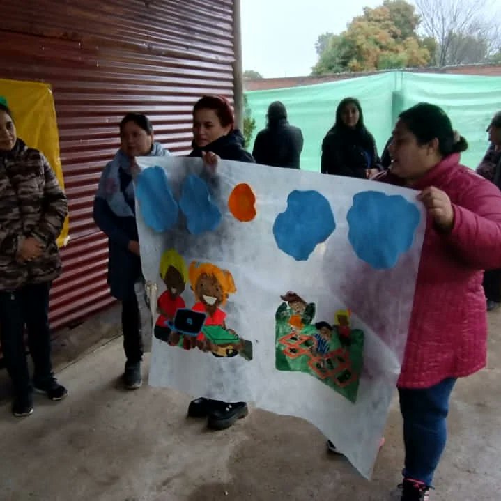 MPA TUCUMÁN 

A pesar de la incesante lluvia, desde la Biblioteca Popular Isauro Arancibia, los compañeros y compañeras pusieron en marcha su nuevo espacio de participación popular en  Yerba Buena.