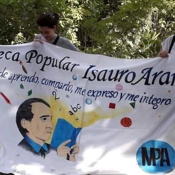 MPAPRENSA's tweet photo. MPA TUCUMÁN 

A pesar de la incesante lluvia, desde la Biblioteca Popular Isauro Arancibia, los compañeros y compañeras pusieron en marcha su nuevo espacio de participación popular en  Yerba Buena. https://t.co/gIJOqezDkL