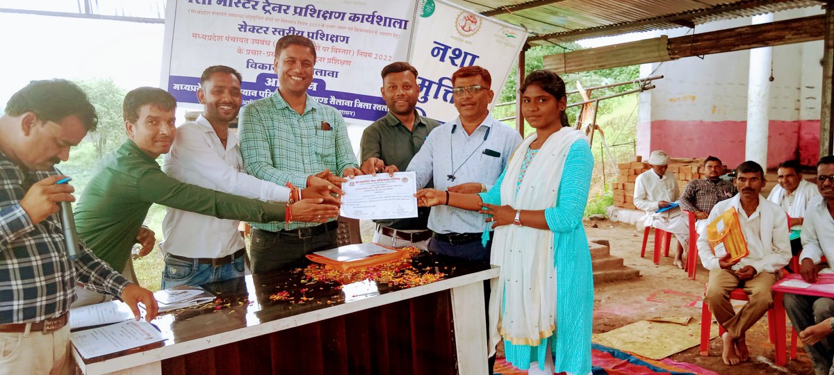JamunaNinama's tweet photo. दिनांक 09/09/2023 ग्रा. प. कुंडा सेक्टर ब्लॉक सैलाना जि रतलाम में Pesa मास्टर ट्रेनर प्रशिक्षण कार्यशाला pesa जि. समन्वयक दिनेश वसुनिया  pesa Act moblaizar, PESA Act समिति अध्यक्ष, सदस्य, समाजसेवी, कोटवार   ग्राम वासियों आदि। https://t.co/7lvwjC4m0S