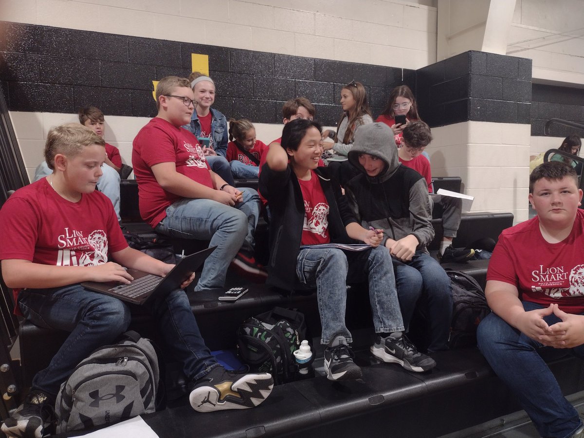 arlyon01's tweet photo. The red shirts from @BCMSBoyd made it safely after a great bus ride to Johnson County MS, and are ready for the first EKAC meet of the year! #SmartIsTheNewStrong #TrustTheProcess @BCMS_Principal @BoydCoSuper @BoydAcademics https://t.co/Be2RuYCNmm