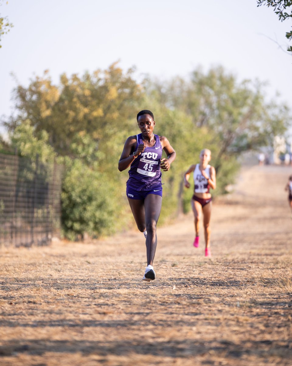 𝘽𝘼𝘾𝙆-𝙏𝙊-𝘽𝘼𝘾𝙆 wins for Tabitha Kalunde Ngao 🥇 

She takes first at the Gerald Richey UTA Invitational in the women's 5K with her time of 17:19.90!  

#GoFrogs