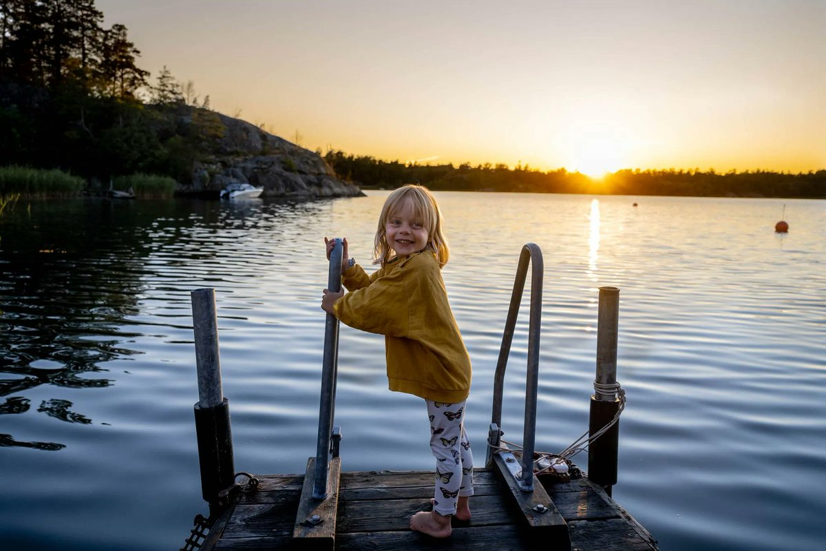 onceuponarob's tweet photo. Tilda braces herself at the end of a #jetty in the #Swedish #Archipelago at #sunset.
#SwedishSummer #BalticSea #Sweden #Baltic #Sea #SwedishArchipelago #Stockholm #Water #travelphotography #landscape #landscapephotography #nikon #foto #photography #naturelover_gr #MagicalScenes https://t.co/AXIkna3P76