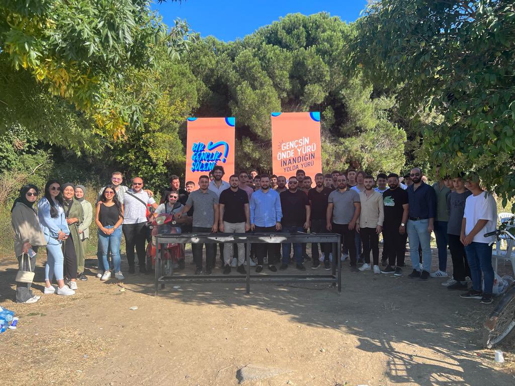 yilmazmcht's tweet photo. Bugün, daha temiz bir çevre için arkadaşlarımızla bir araya geldik. 

Şehirlerimizi daha yaşanılabilir kılmak ve bir farkındalık oluşturabilmek adına bir temizlik etkinliği gerçekleştirdik. Daha temiz bir gelecek için her daim doğa ile bir arada, daima yanındayız. 

Başta Cemre hareketimizin gönül elçilerine, Gençlik Kolları Teşkilatımıza teşekkür ediyoruz.