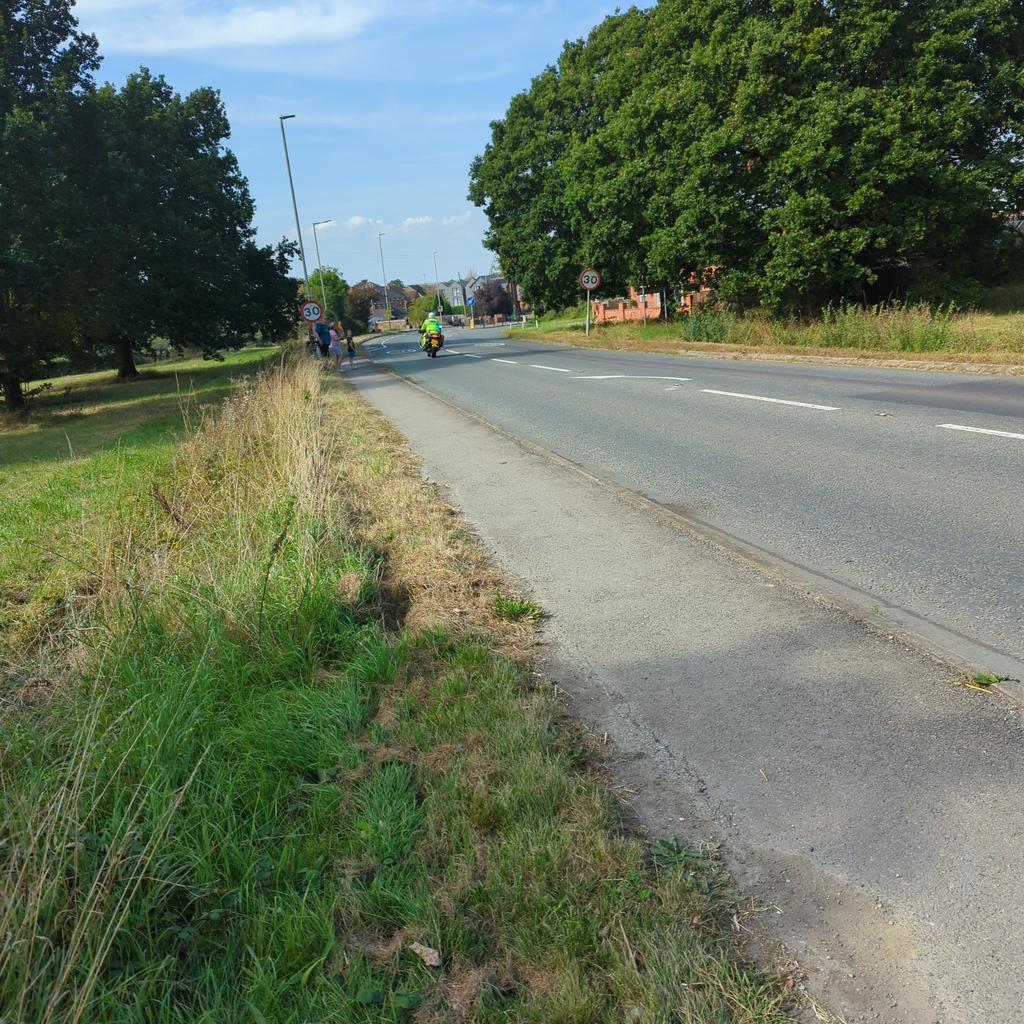 #TourOfBritain

First police motorbikes arrive in Gloucester. The tour must be getting close