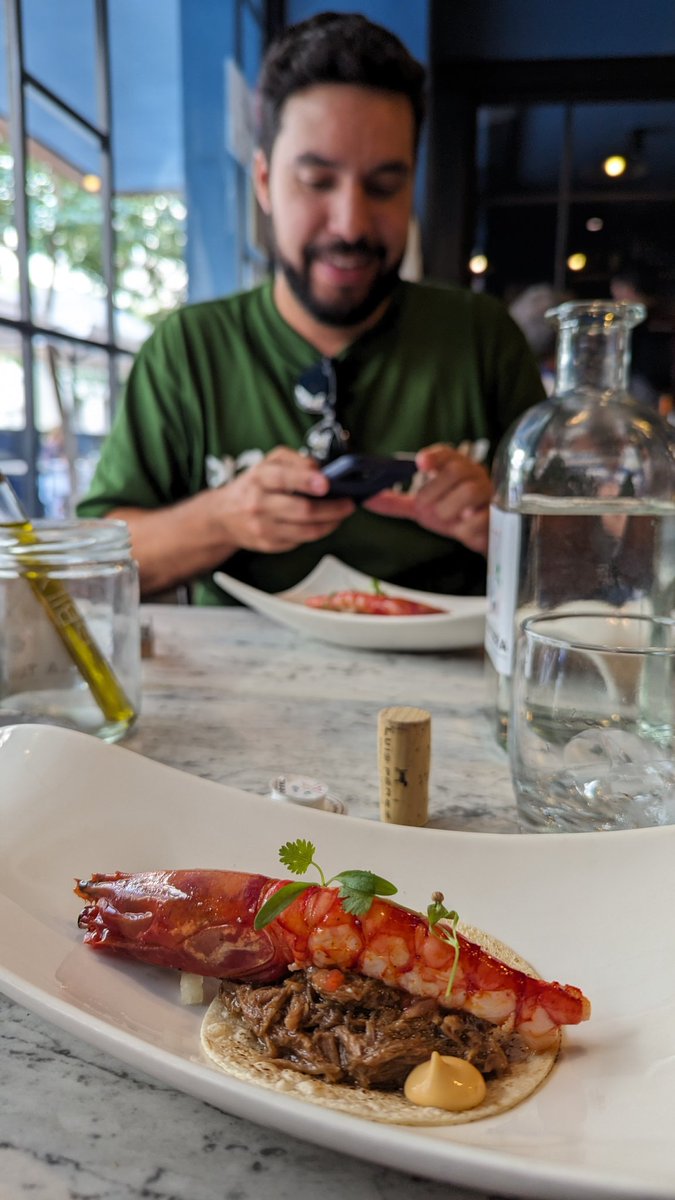 Poca broma, que he venido a <a href="/LaTasqueria/">La Tasquería</a> con el rey del tortadrillo, aka <a href="/pbrionesmqz/">PabloBM</a>.
Hay que comer más casquería!!