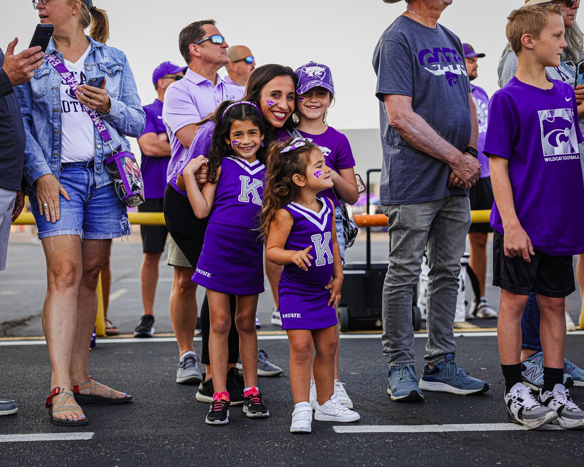 kstatesports's tweet photo. Girl power at the Bill 💪

#KStateFB https://t.co/d7egrziYvG