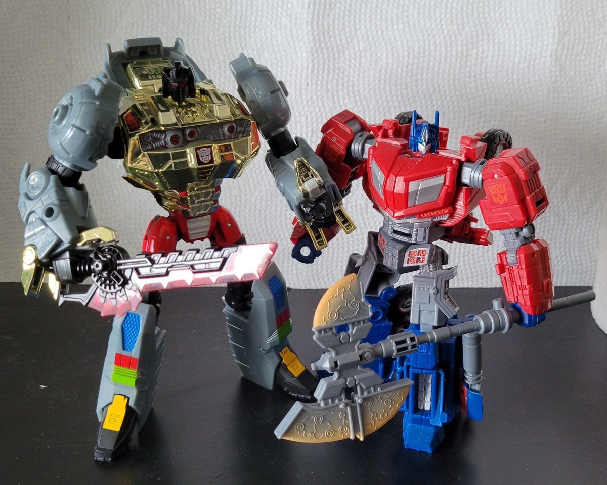 Leaders? Or Warriors

#transformers #warforcybertron #fallofcybertron #autobots #OptimusPrime #grimlock