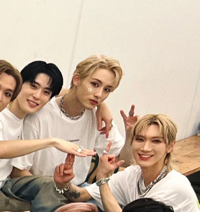 DOJAETENFILE's tweet photo. T L = TEN LEE 😇 #JAEHYUN #TEN https://t.co/QZZgnSNOrq