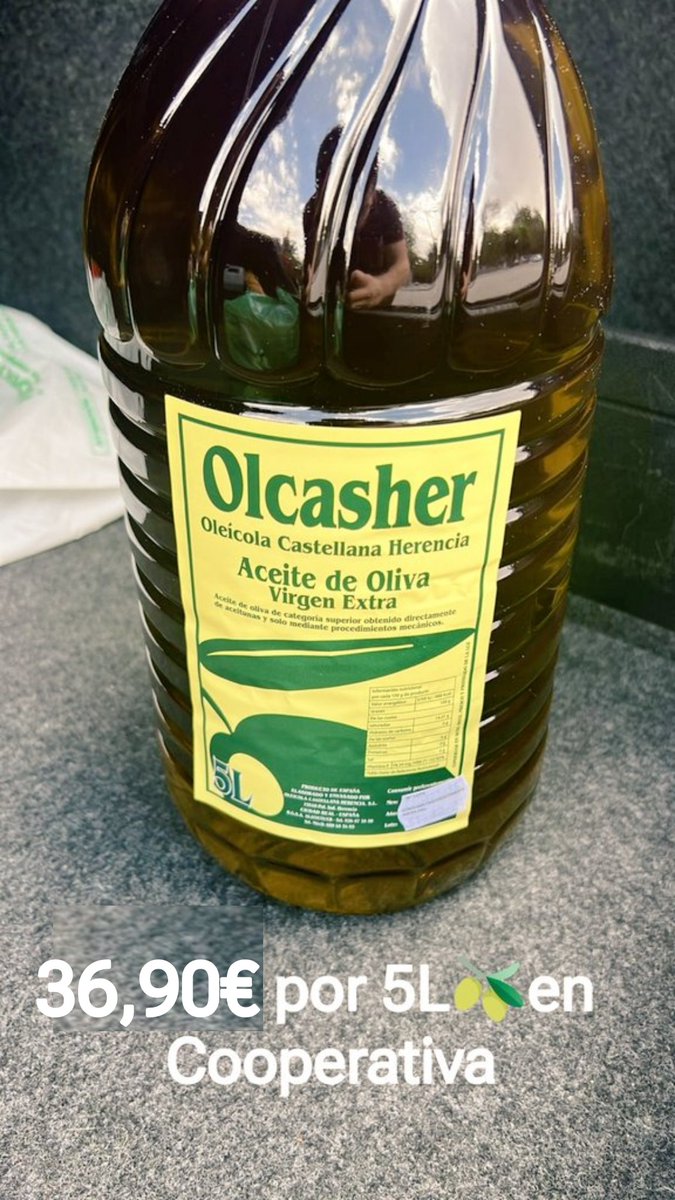 Aceite de oliva 🫒 virgen extra! comprado en Cooperativa Oleícola castellana de #Herencia #CiudadReal 36,90€ x 5l...menos de 7€ el Litro #aceitedeOliva hummm!  mayoristas y distribuidores no se lucran de esto? #virgenextra
