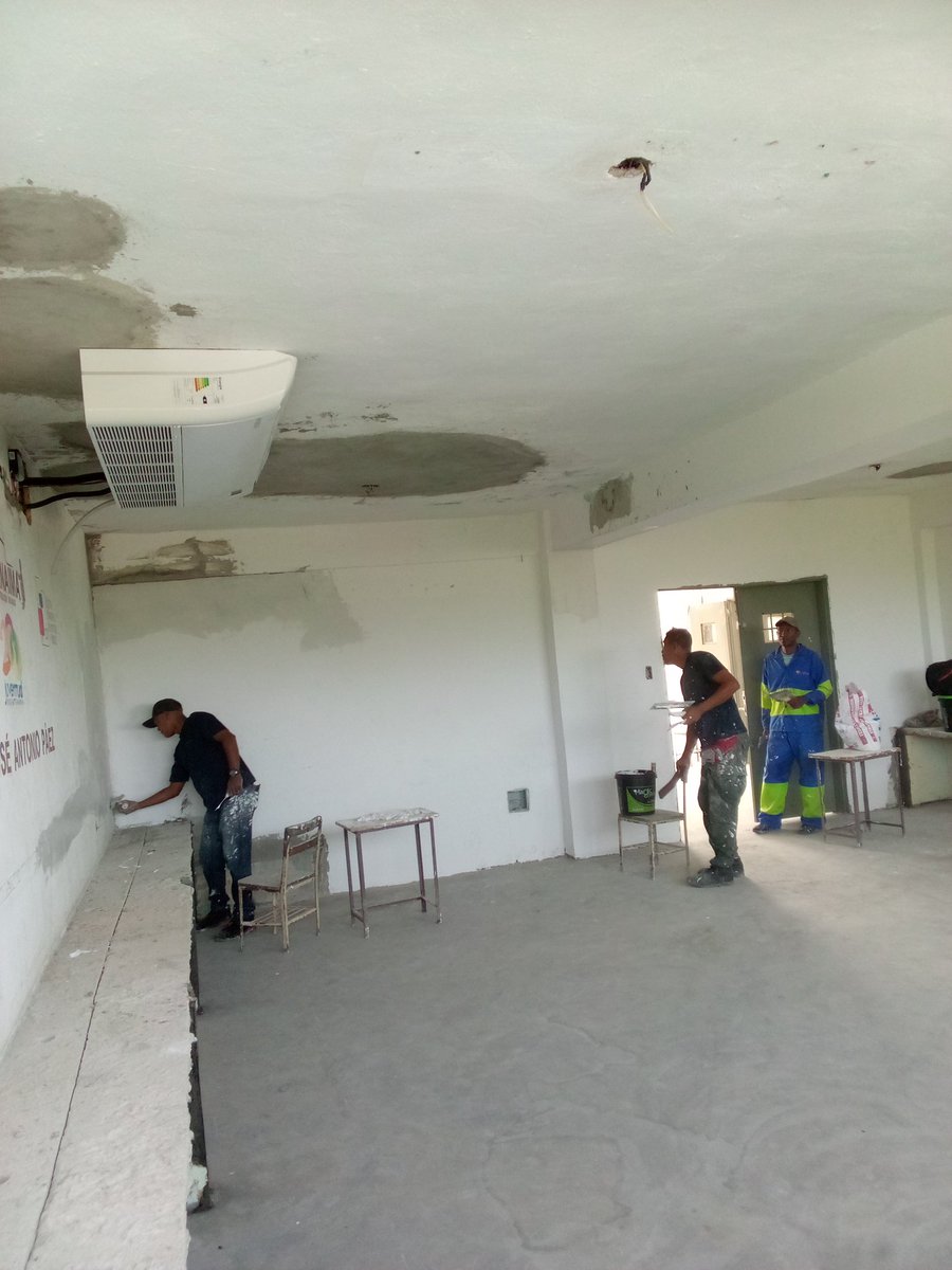 PsuvBrion's tweet photo. #Enterate Seguimos con la reconstrucción del liceo nacional Jose Antonio Paez, gracias a la orden de nuestro presidente @NicolasMaduro y el apoyo del gobernador @HectoRodriguez e compromiso del alcalde @yohanponce . Y vamos por mas.

@dcabellor
#briontieneconque https://t.co/rjwgHDg5C2