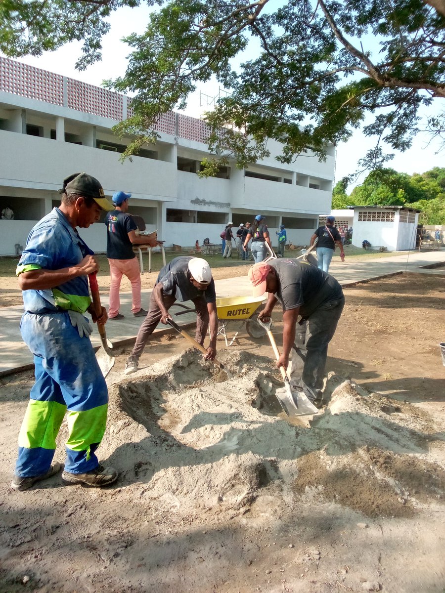 PsuvBrion's tweet photo. #Enterate Seguimos con la reconstrucción del liceo nacional Jose Antonio Paez, gracias a la orden de nuestro presidente @NicolasMaduro y el apoyo del gobernador @HectoRodriguez e compromiso del alcalde @yohanponce . Y vamos por mas.

@dcabellor
#briontieneconque https://t.co/rjwgHDg5C2