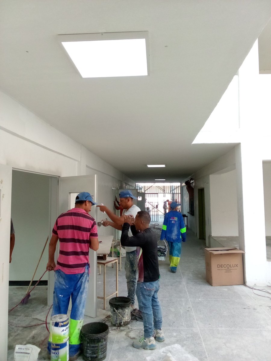 #Enterate Seguimos con la reconstrucción del liceo nacional Jose Antonio Paez, gracias a la orden de nuestro presidente <a href="/NicolasMaduro/">Nicolás Maduro</a> y el apoyo del gobernador <a href="/HectoRodriguez/">Héctor Rodríguez C.</a> e compromiso del alcalde <a href="/yohanponce/">yohan</a> . Y vamos por mas.

<a href="/dcabellor/">Diosdado Cabello R</a>
#briontieneconque