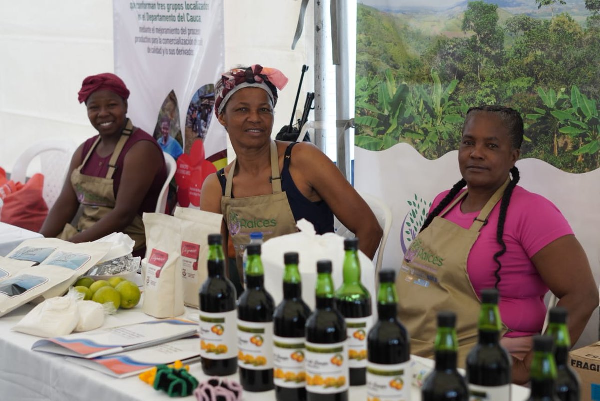 ASOM_CAUCA's tweet photo. #Raíces 👩🏽‍🌾 Con la misión de seguir promoviendo el empoderamiento económico de las productoras locales a través de canales directos.🫱🏽‍🫲🏾

Participamos en el Mercado Campesino que se realizó en el marco de la versión 19 del Congreso Gastronómico de Popayán.

@ONUMujeresCol https://t.co/taKi2mWoLH