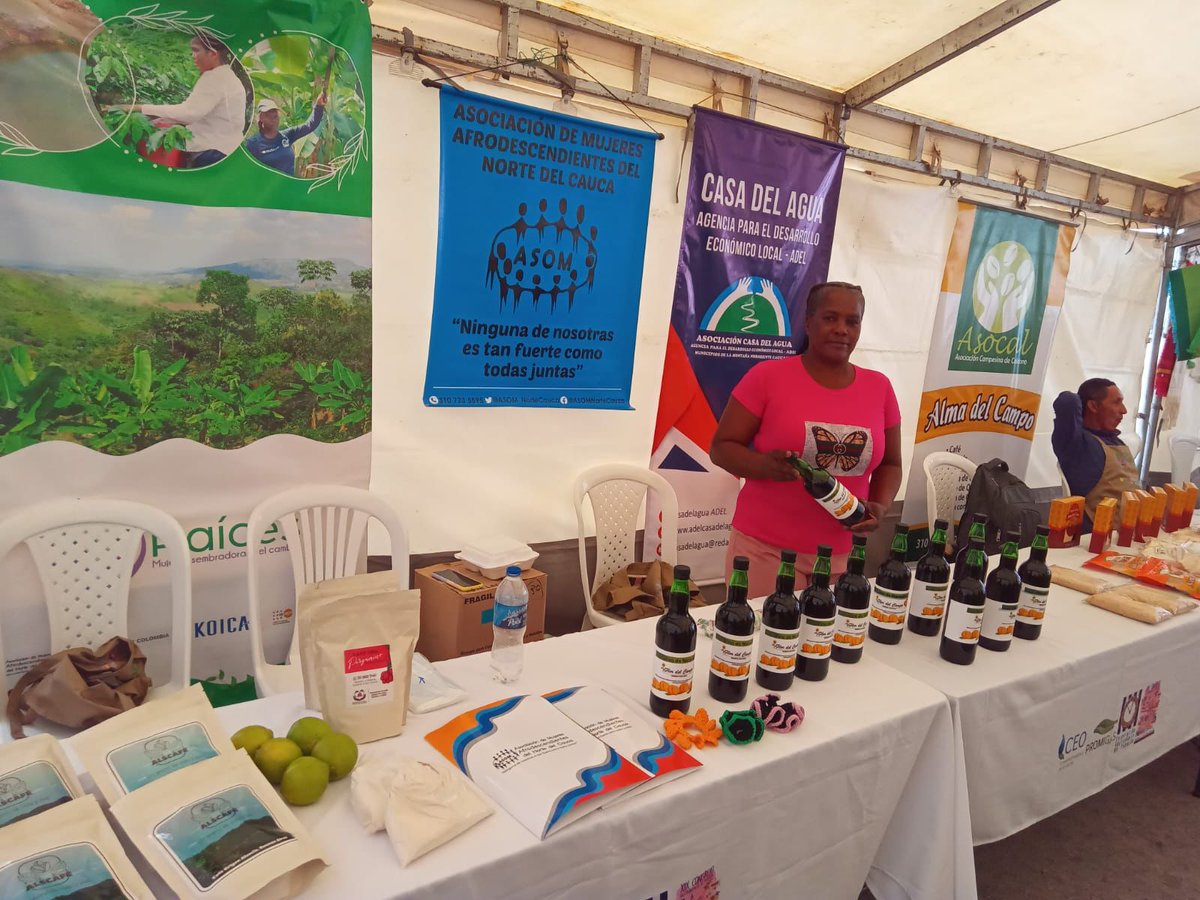ASOM_CAUCA's tweet photo. #Raíces 👩🏽‍🌾 Con la misión de seguir promoviendo el empoderamiento económico de las productoras locales a través de canales directos.🫱🏽‍🫲🏾

Participamos en el Mercado Campesino que se realizó en el marco de la versión 19 del Congreso Gastronómico de Popayán.

@ONUMujeresCol https://t.co/taKi2mWoLH