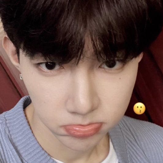 h110725's tweet photo. 자꾸 입술내밀고 셀카찍지마세요 https://t.co/S13jEQFfGm