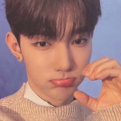h110725's tweet photo. 자꾸 입술내밀고 셀카찍지마세요 https://t.co/S13jEQFfGm
