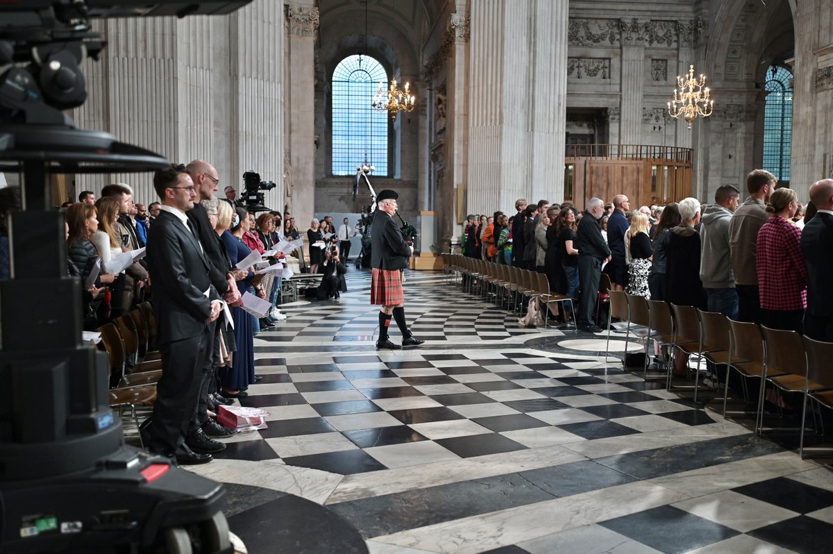 A year ago today, a Service of Prayer and Reflection for Her Late Majesty Queen Elizabeth II was held here at St Paul's. Over 2,000 tickets were given to members of the public, and a half muffled single bell tolled the start of the service, which was broadcast live on the BBC.