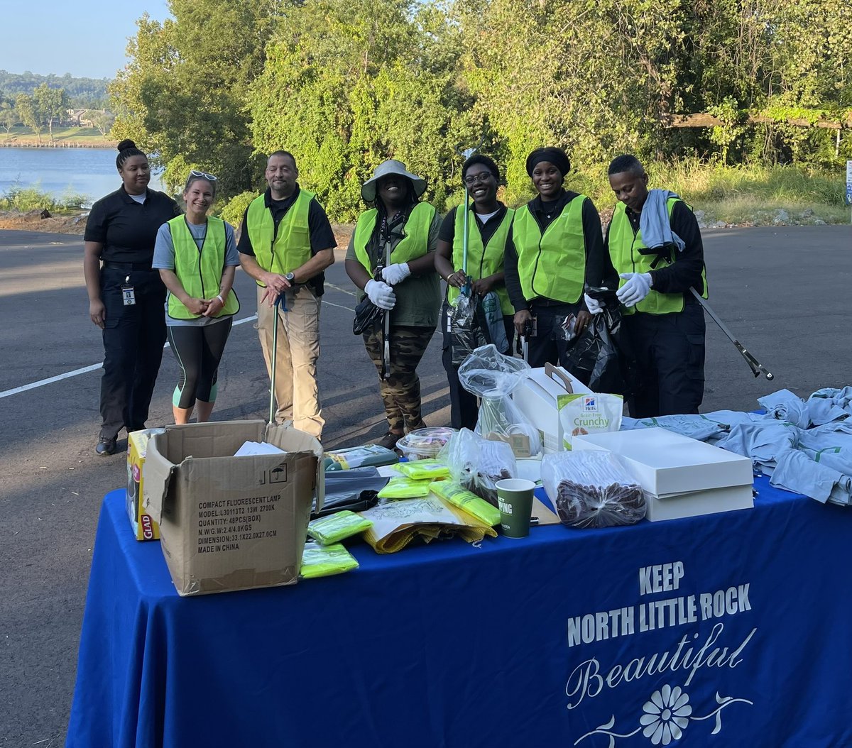 SheriffPulaski's tweet image. The 2023 Great Arkansas Cleanup has officially started! PCSO recruits and staff are in the community today with @keeparbeautiful. #PCSONEWS 
#keepARbeautiful #2023GAC #doYOURpart #GetInvolved #ChallengeMap #GoCleanChallenge