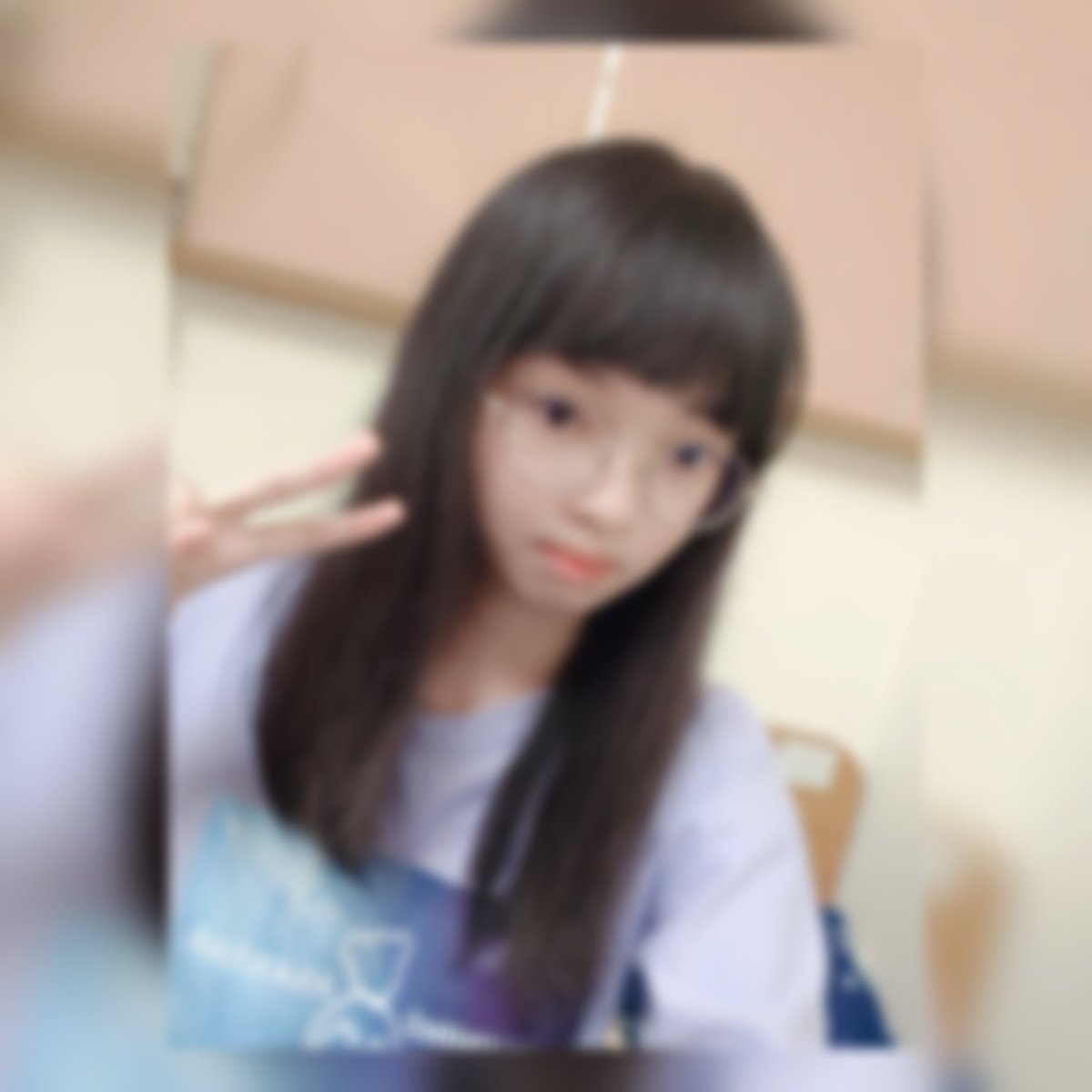 後天就開學了！！！！
目前在宿舍www剛才自拍時發現自己的表情似乎變得比之前更僵硬了😢😢可能是太久沒面對鏡頭Q？加上是偷偷趁室友都在忙不注意快速拍的吧www
至於上篇瑟瑟的部分我會再考慮看看
也可能不發（喂？？誰叫你們聽到瑟瑟愛心跟觸擊就那麼高（賭氣OHO
我就算要發也是趁你們不注意😏😎 https://t.co/ujhaN0mtte