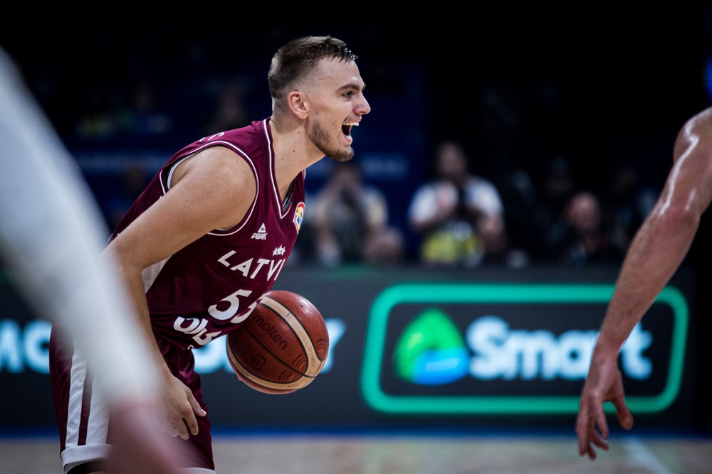 karamouza_vas's tweet photo. Arturs Zagars ends a dreamy tournament with a new record. The Latvian guard made the most assists in a single FIBA World Cup game (17), surpassing Toni Kukoc (15) since 1994 and Carlik Jones, who had tied that number (15) earlier this year. https://t.co/vxuKkU0os2