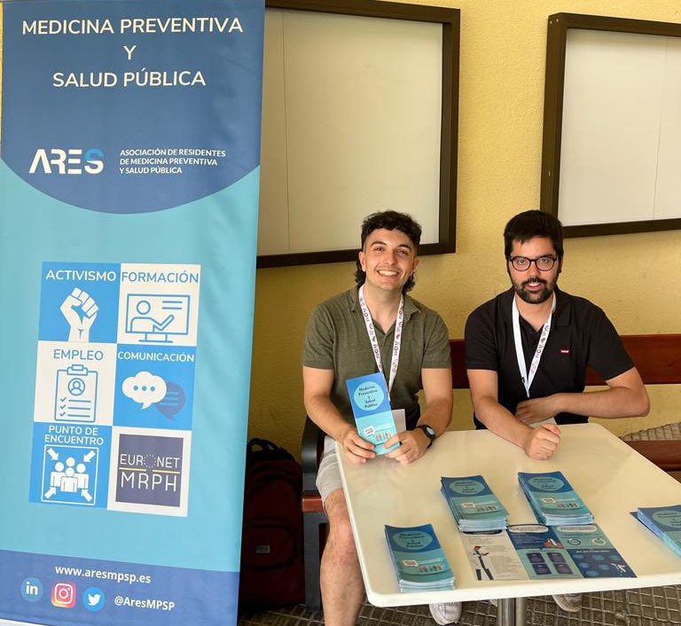 Nuestro coordinador <a href="/JonanDeRente/">Jonan Gonzalez</a> y nuestro secretario Antonio representándonos en la Feria de Especialidades de Congreso de Educación Médica del <a href="/ceem_medicina/">CEEM</a> 🤗