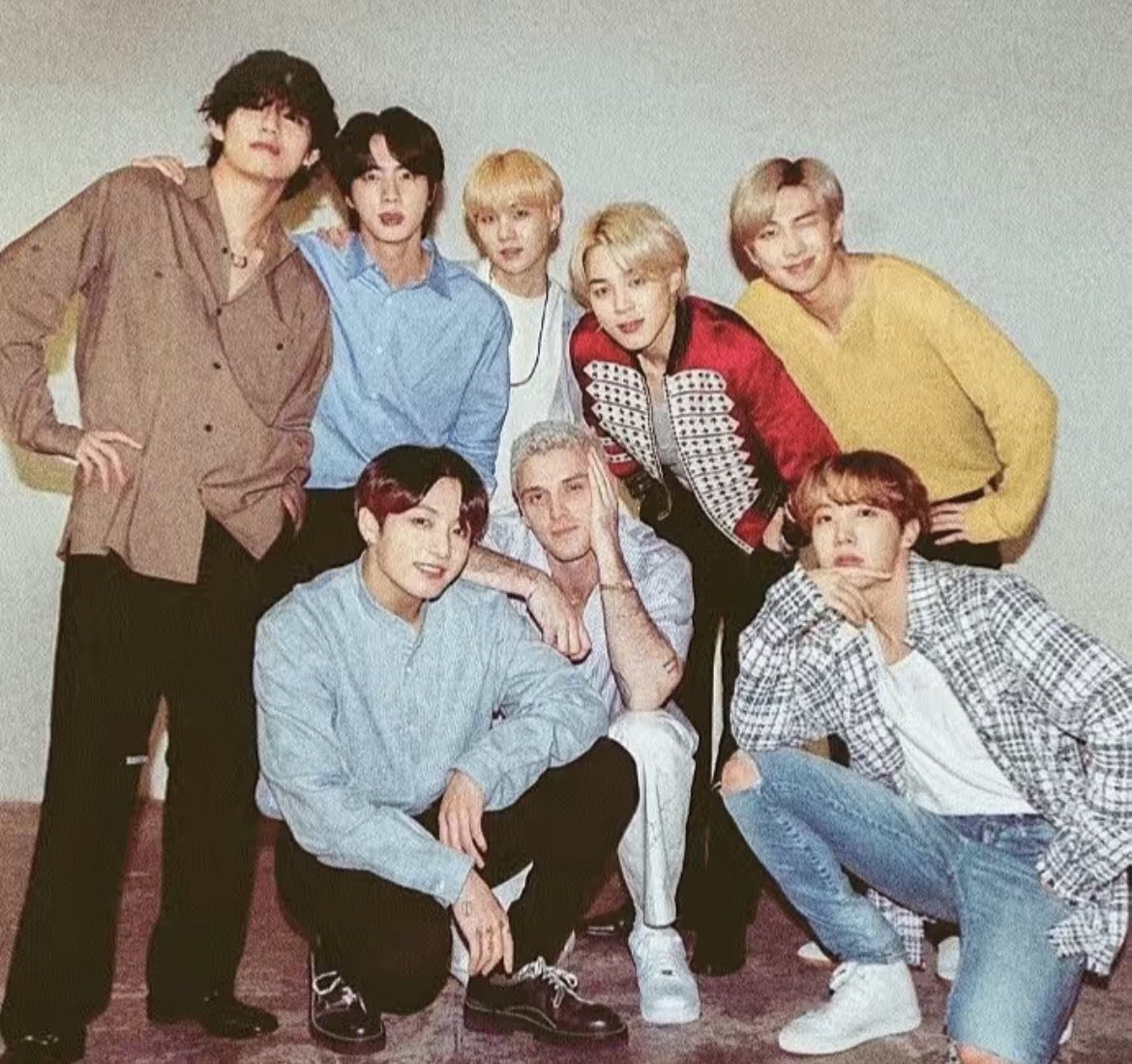 jiminbyheart's tweet photo. I HAD NEVER SEEN THIS PHOTOOOOOO there he is, Jimin and his iconic red jacket😩 and by the way, “ WHO “ is their most underrated collab https://t.co/jxLdNNmfdd