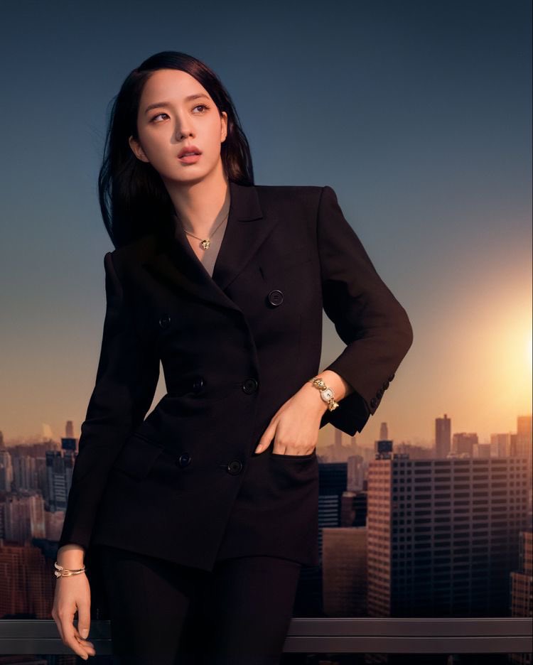 archivejisoo's tweet photo. this jisoo for cartier shoot is everything https://t.co/5Ibb1w9ExC
