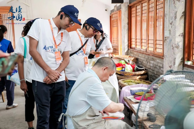 Journalists from 13 countries explored the Zhanqi Village in <a href="/Chengdu_China/">Chengdu China</a>. This charming village is intersected by the Jinjiang Greenway constucted by CCCC-Tianjin Dredging Co., Ltd. Visitors can immerse themselves in the serene atmosphere and admire the breathtaking scenery.