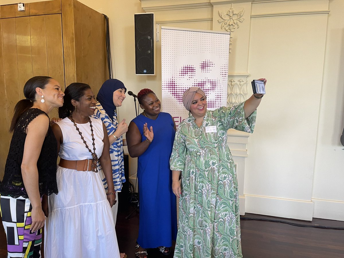 We gaan van start met het uitreiken van de <a href="/ElsBorstNetwerk/">Els Borst Netwerk</a> prijs. De voorzitter <a href="/YassmineelKsaih/">Yassmine el Ksaihi</a> geeft de aftrap! Eerst gaan we nog naar een speech van partijleider <a href="/RobJetten/">Rob Jetten</a> luisteren😍 #EBNnetwerkdag2023