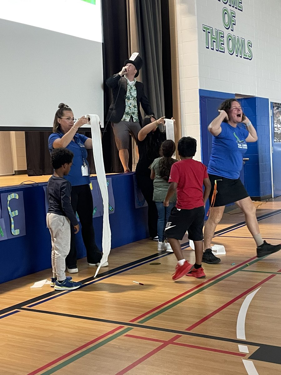 ShantzStephanie's tweet photo. Such an amazing spirit assembly yesterday, complete with Taskmaster teacher challenge @smithwithclass and a new owl cheer @ms_challman. Year 2 @oakwrdsb is in FULL swing! #OCproud https://t.co/KqAZfp3wiV