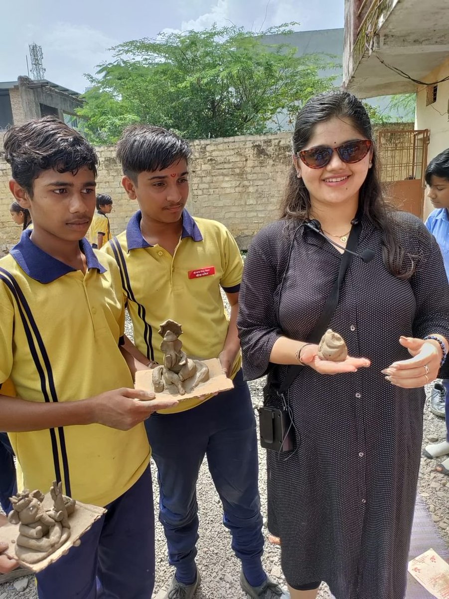 vswsindore's tweet image. The Water and Pond Conservation Committee,in partnership with Vijay Social Welfare Society, offered instruction to 200 kids of Shree Vama Shishu Vihaar School, Musakhedi, in manufacturing clay Ganpati idols. #VSWS
To know more head on to our facebook page: facebook.com/profile.php?id…