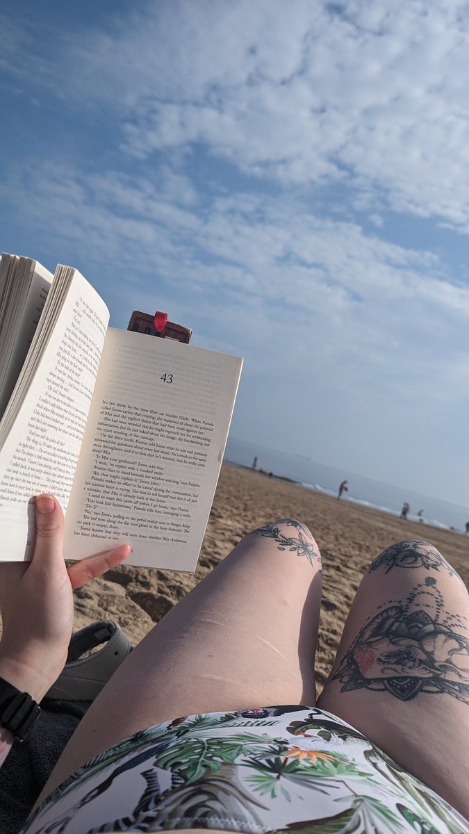 laurareadsstuff's tweet photo. I went to the beach on my own. I wore a bikini. I swam in the sea. Small things which would have previously made me anxious. I did them. ☀️ https://t.co/iWO0tsO06z