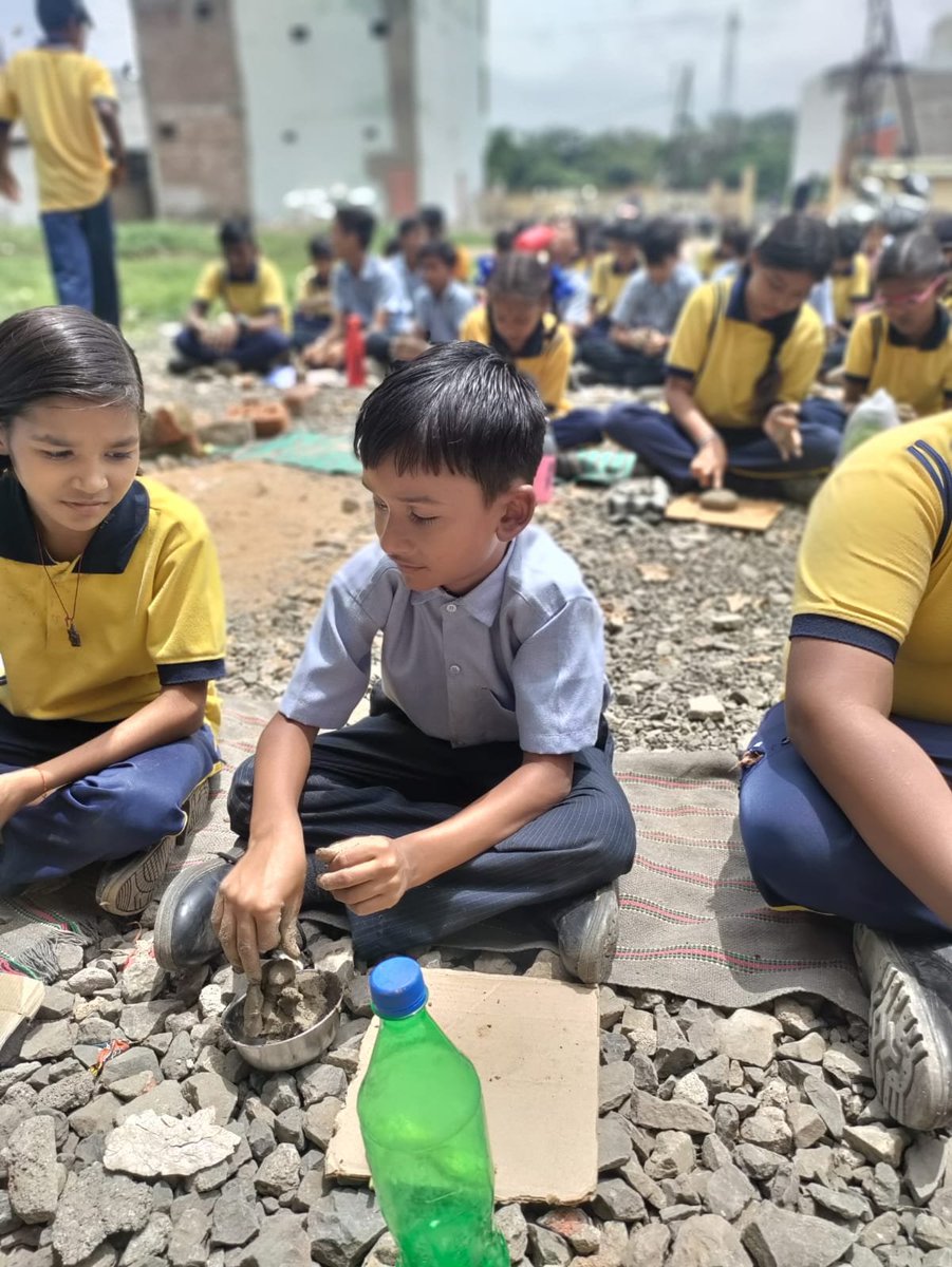 vswsindore's tweet image. The Water and Pond Conservation Committee,in partnership with Vijay Social Welfare Society, offered instruction to 200 kids of Shree Vama Shishu Vihaar School, Musakhedi, in manufacturing clay Ganpati idols. #VSWS
To know more head on to our facebook page: facebook.com/profile.php?id…